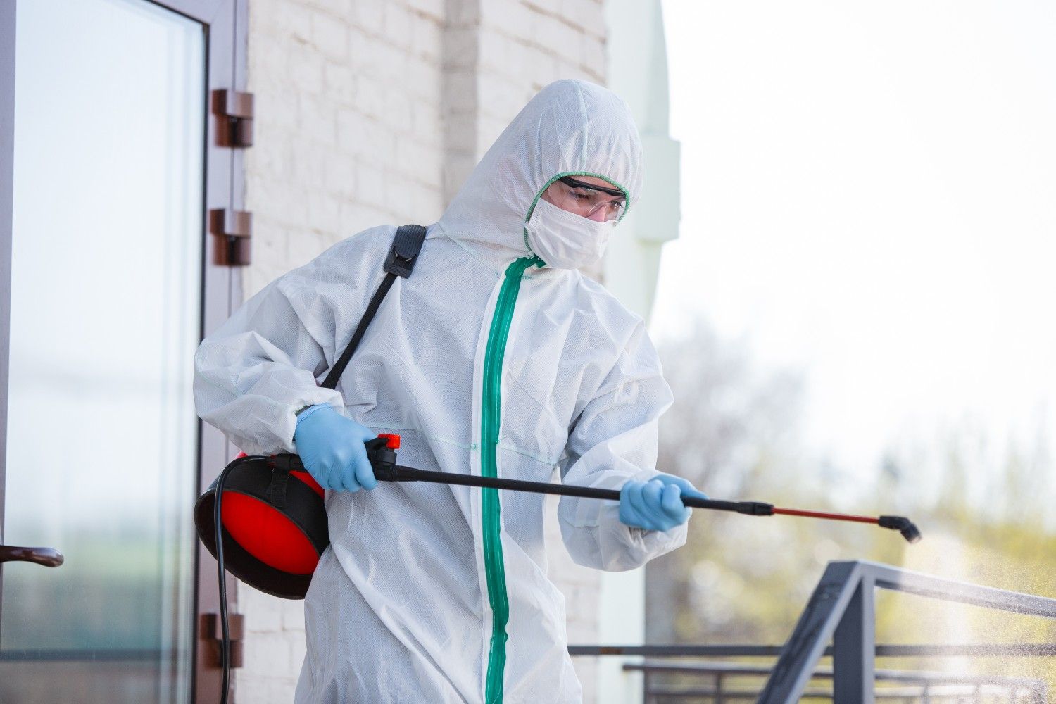 coronavirus-pandemic-disinfector-protective-suit-mask-sprays-disinfectants-house-office-protection-agsinst-covid-19-disease-prevention-spreding-pneumonia-virus-with-surfaces (1)