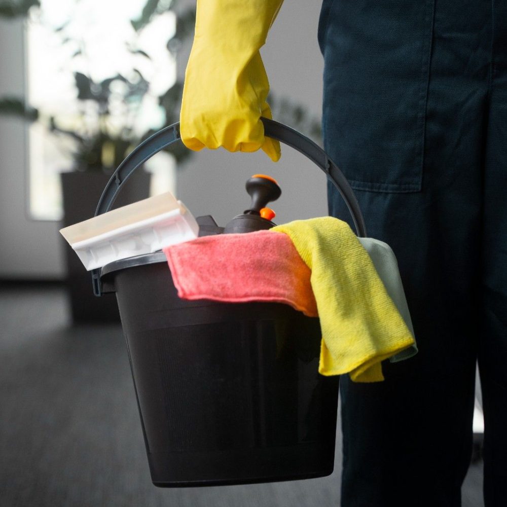 front-view-man-cleaning-indoors (1)